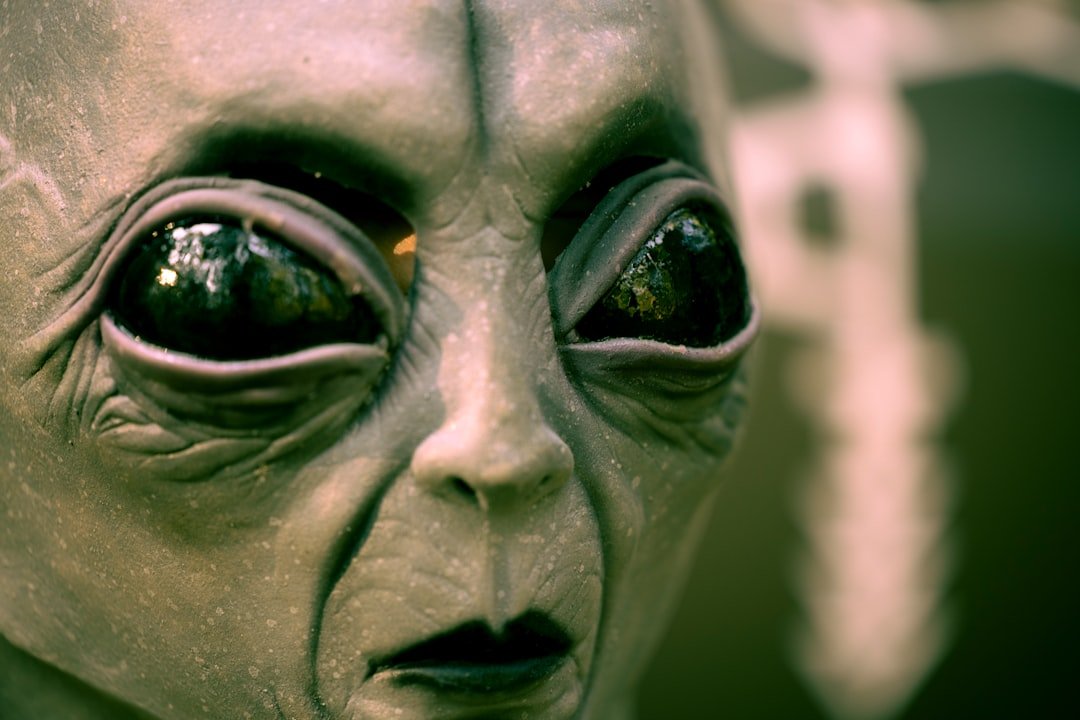 Are We Studying AI or Aliens? Plus, the Weird Return of Head Transplants