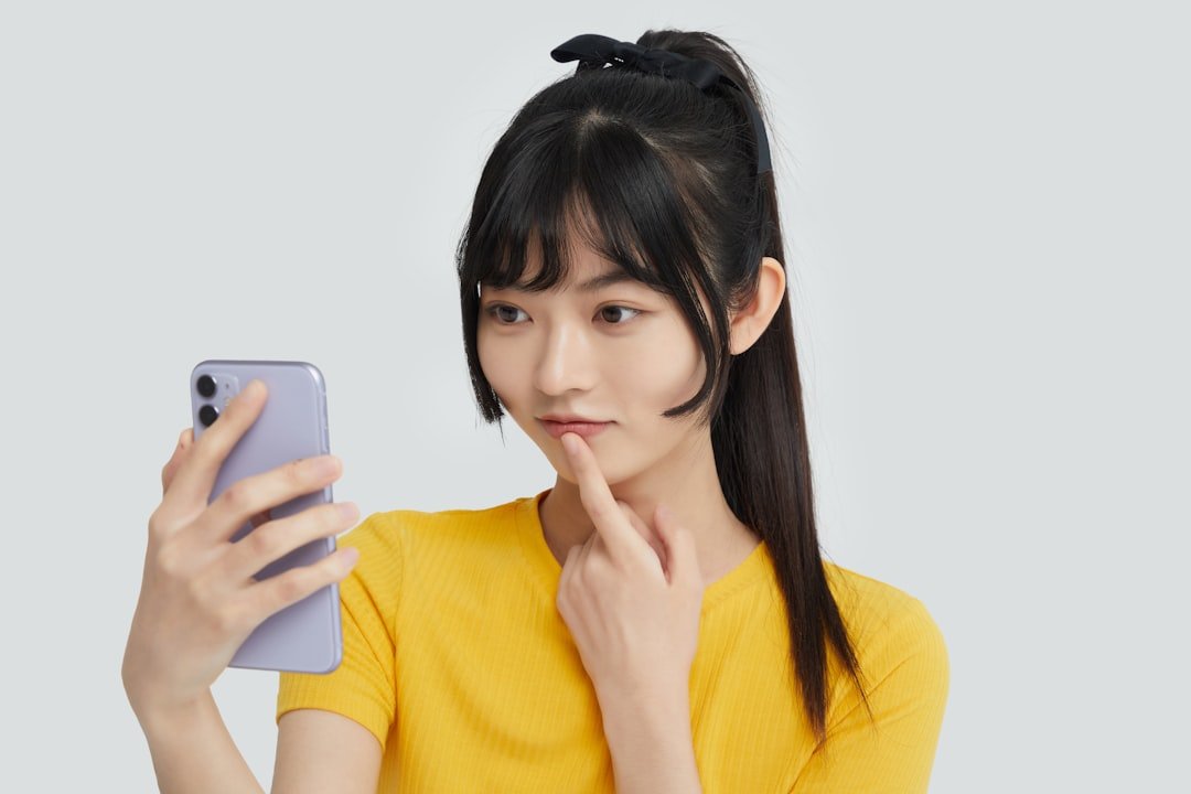 HotChat AI Review: A Look at Its Unfiltered Chat, Pricing, and Features